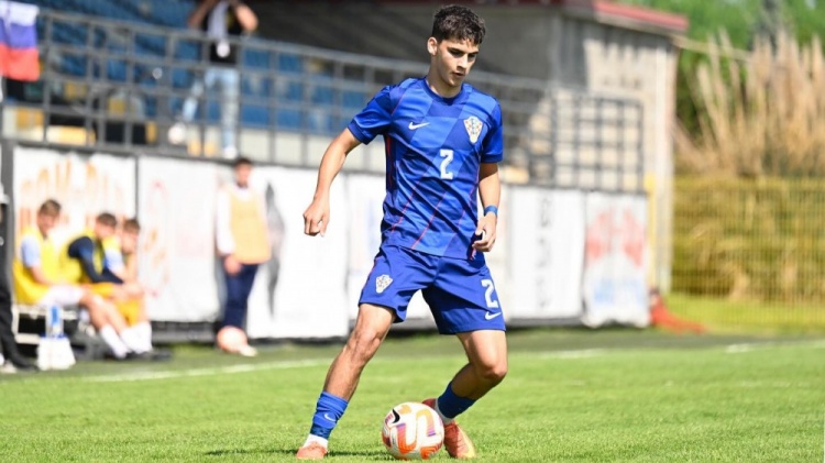 注册送彩金网站-罗马诺：国际米兰签下克罗地亚16岁右后卫杜耶-斯拉蒂纳